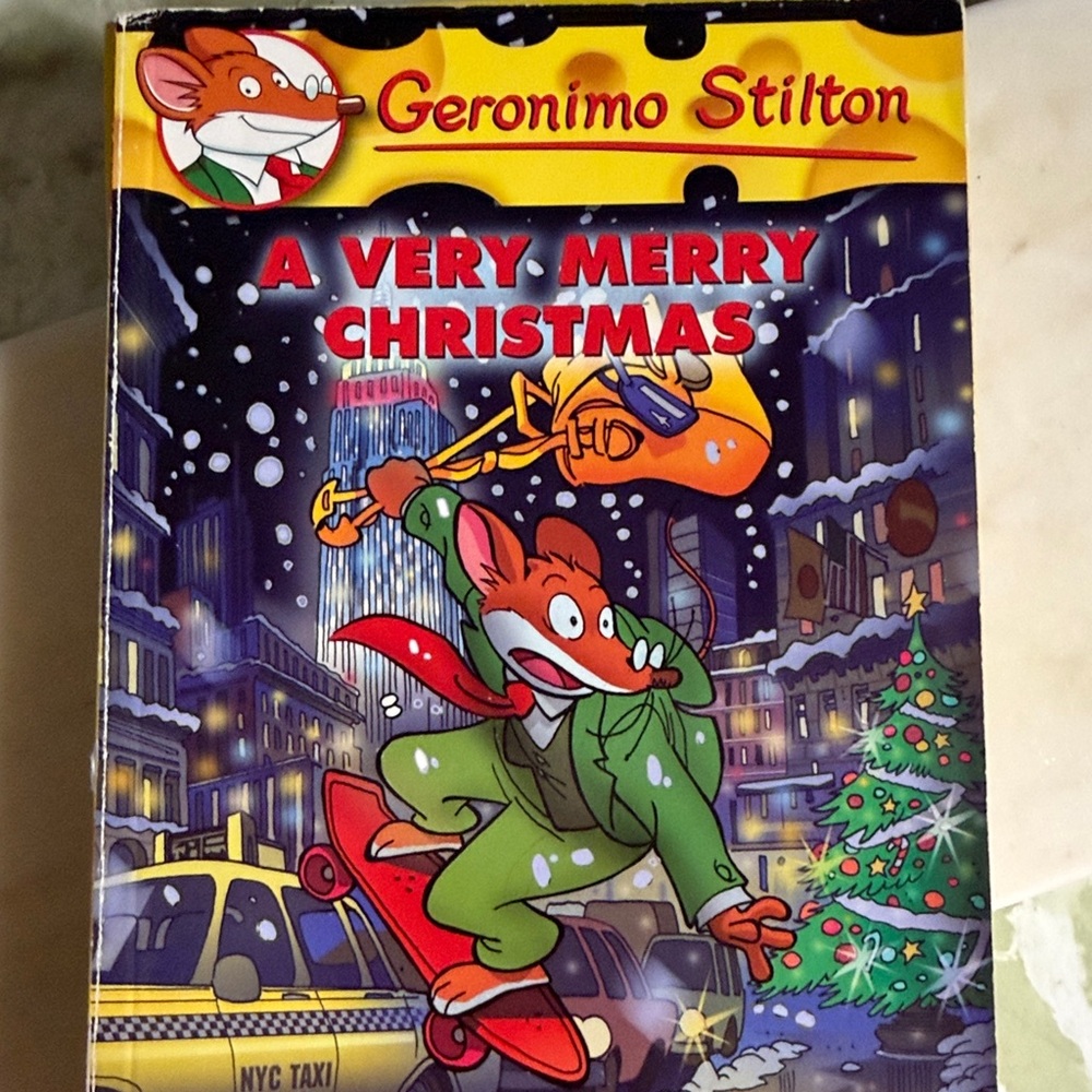Geronimo Stilton A Very Merry Christmas Book - Picture 1 of 1